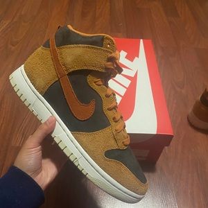 Dunk High Dark Russet Size 7